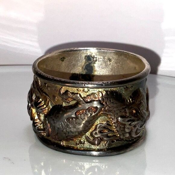Beautiful antique silver toned napkin ring dragon pattern not monogrammed - Picture 6 of 7